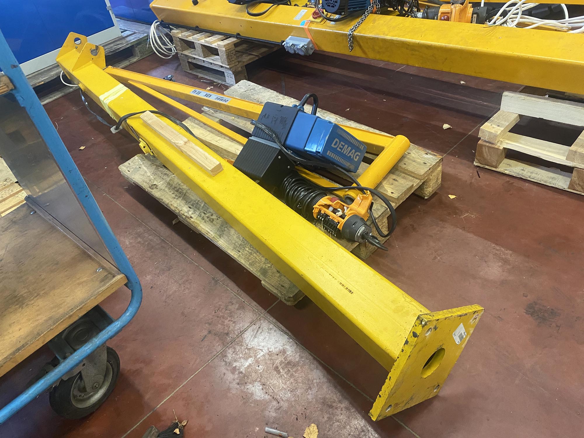 Pillar crane + electric hoist Demag 80 kg Swing Cranes (Wall & Column